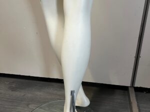 Mannequin femme + socle