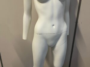 Mannequin femme + socle