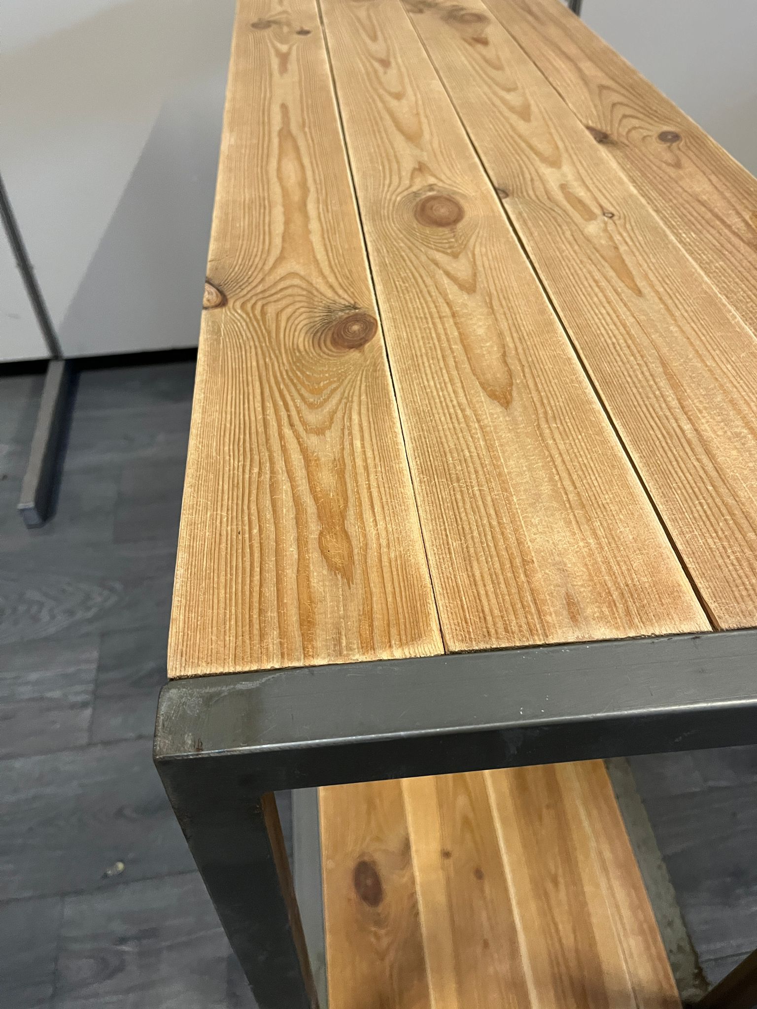 Meuble console de présentation sur roulettes – Image 2