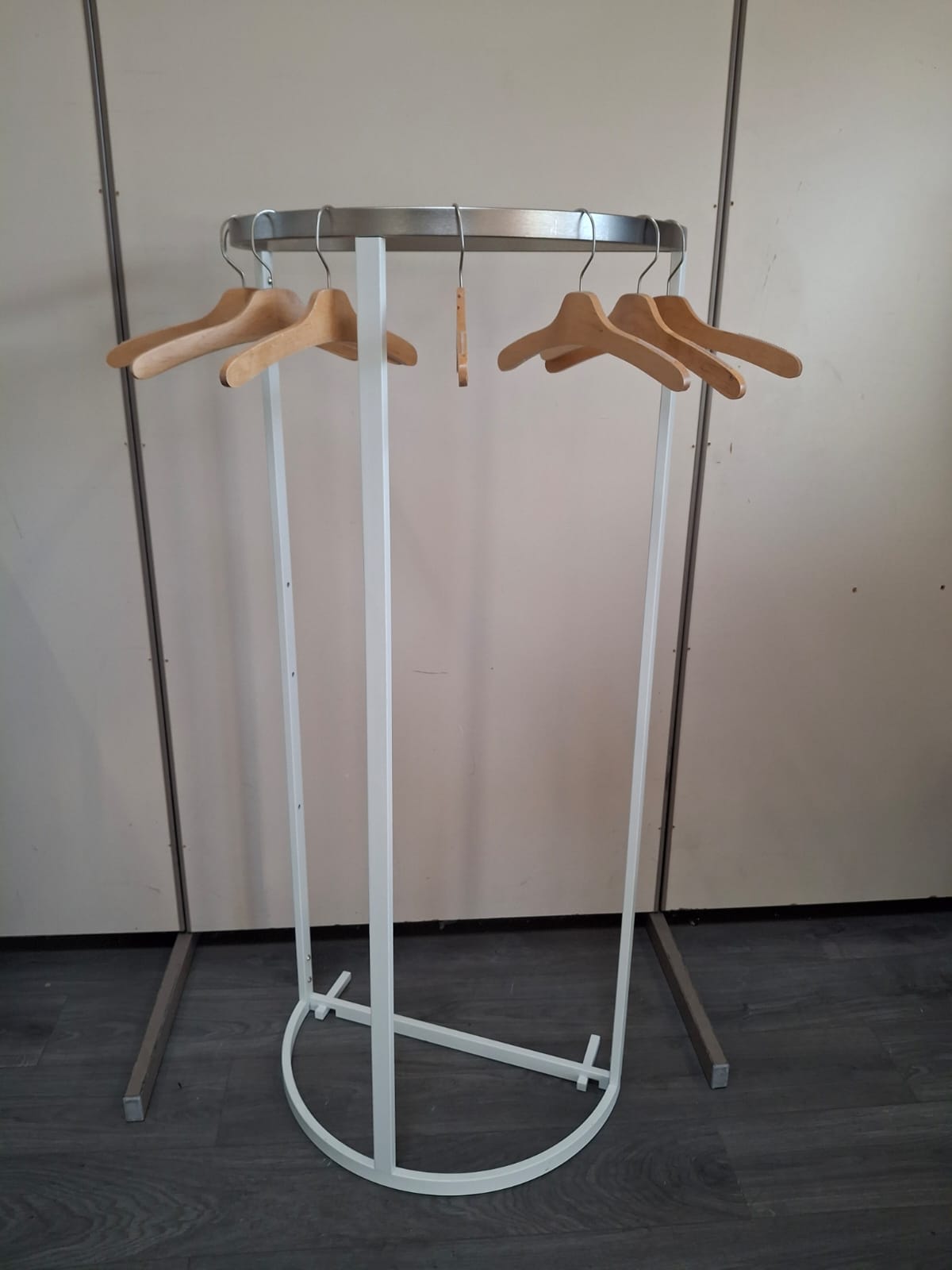 Portant à vêtements professionnel - Demi-cercle - Blanc&Gris- H140,5xL62cm