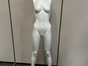Mannequin femme + socle