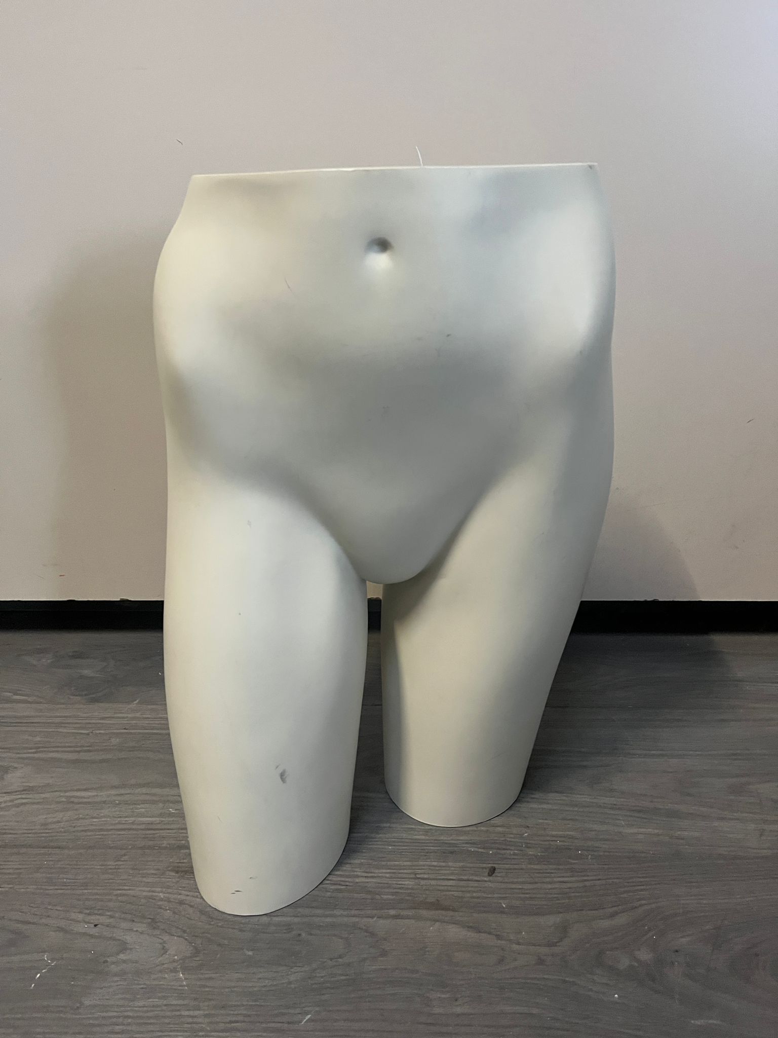 Fessier femme gris mat