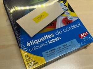 Étiquettes multi-usages rouges fluorescentes 70 x 31mm