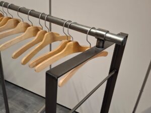 Portant à vêtements professionnel – Noir & Gris – H138xL101 cm