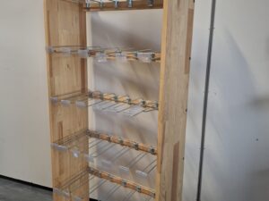 Présentoir mural avec accessoires H 185 cm