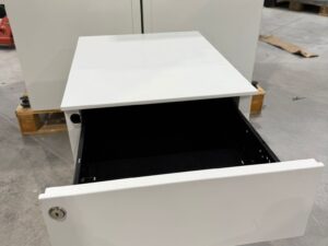 Caisson sur roulettes métallique blanc – L42 x P52 x H49 cm