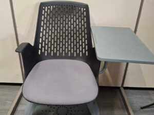 Fauteuil de formation sur roulettes avec tablette pivotante 360° – H90 cm