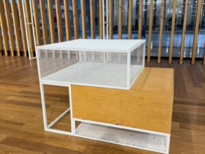 Table de présentation avec niches H 98 x L 135 cm