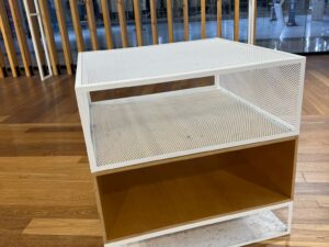 Table de présentation bois et métal bois et blanc – L100 x l100 x H98 cm