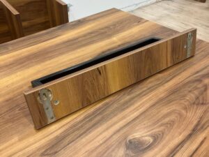 Barre de présentation murale – Bois & Noir – 50cm