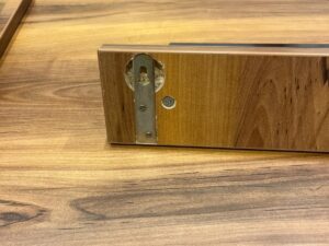 Barre de présentation murale – Bois & Noir – 50cm