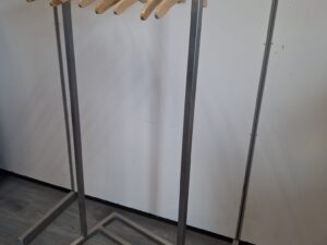 Portant à vêtements professionnel – Acier brossé – H151,5xL75cm