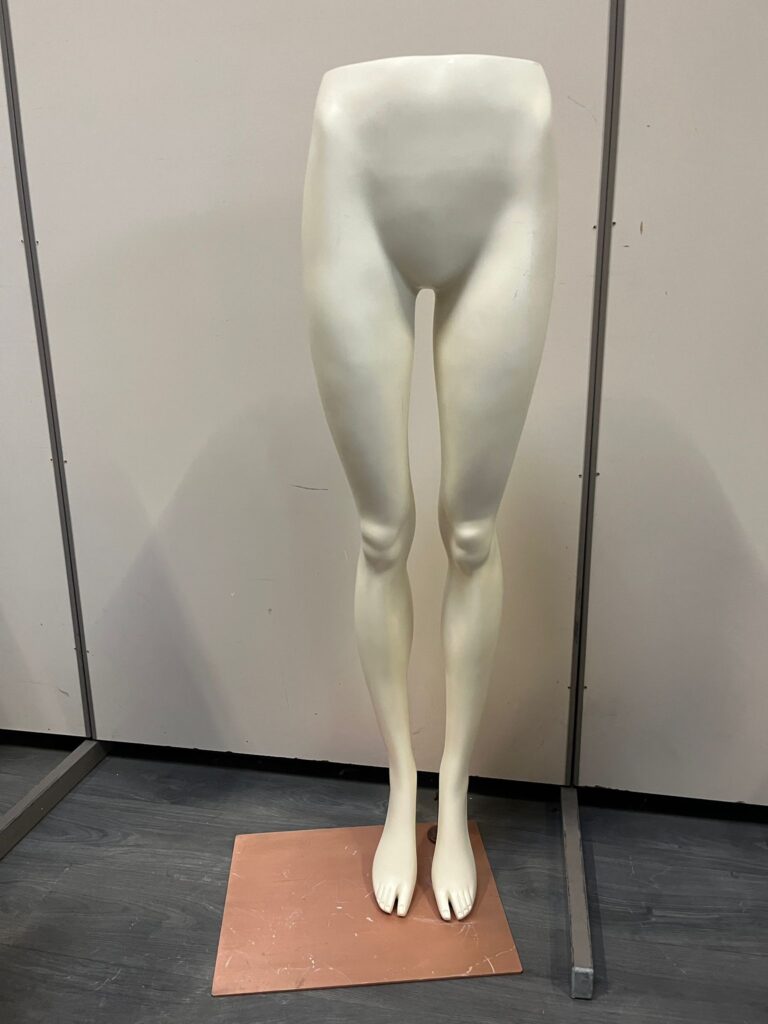 Jambe mannequin femme sur socle H120 cm