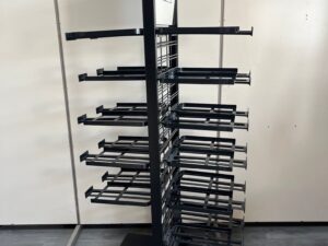 Présentoir à chaussures sur roulettes – Métallique & Plastique – H179xl51cm