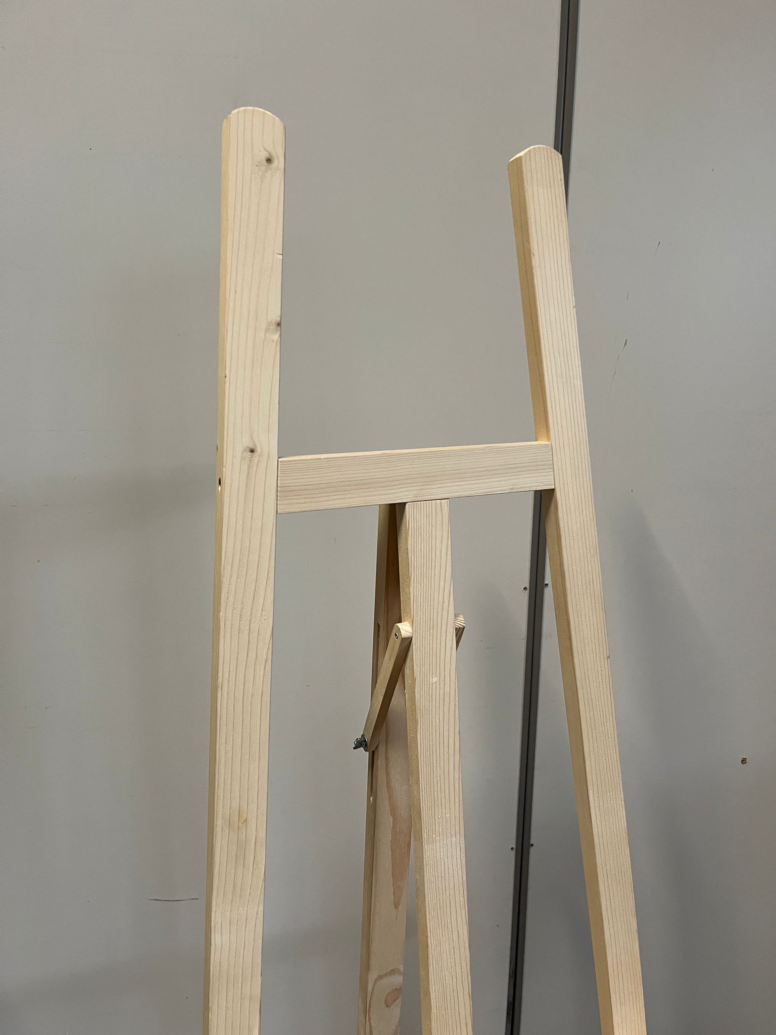 Chevalet de présentation en bois clair - H157xL58cm