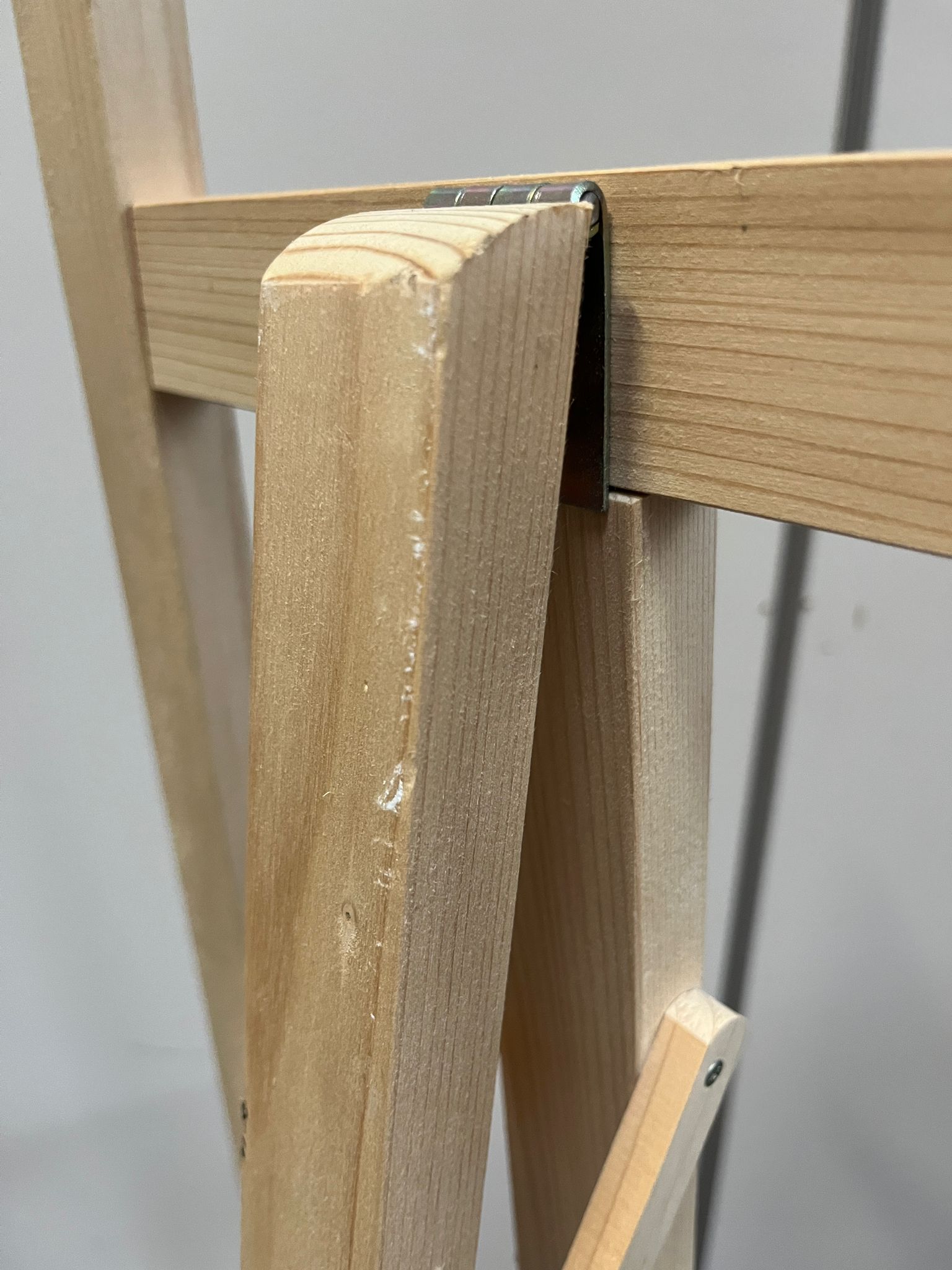 Chevalet de présentation en bois clair - H157xL58cm