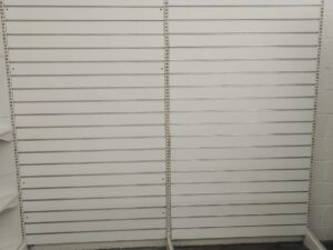 Lot de 10 panneaux rainurés de magasin blancs – H200 cm