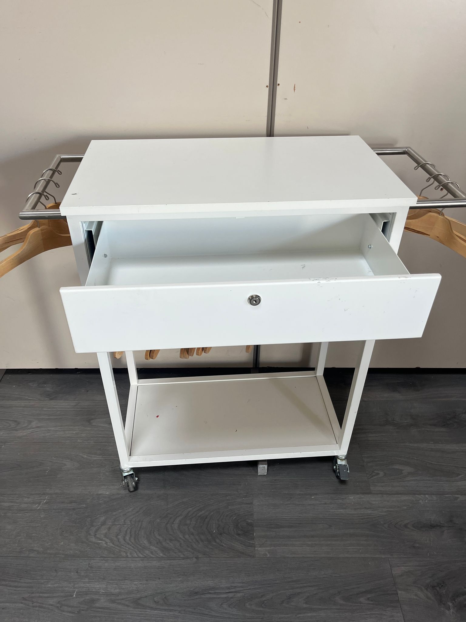 Table de travail / Desserte sur roulettes avec tiroir - Compact et fonctionnel - H95xL70cm