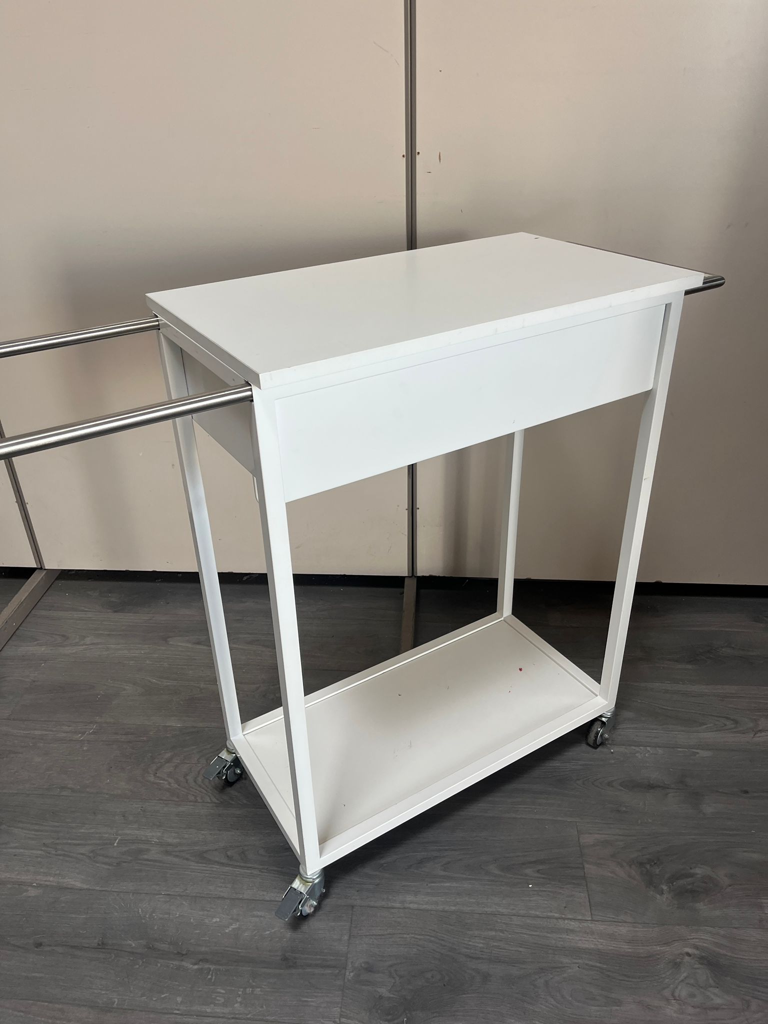 Table de travail / Desserte sur roulettes avec tiroir - Compact et fonctionnel - H95xL70cm