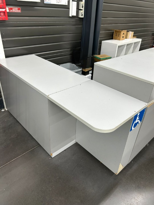 Comptoir d'accueil de magasin avec PMR d'occasion - H98xL340cm