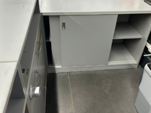 Comptoir d’accueil de magasin avec PMR d’occasion – H98xL340cm