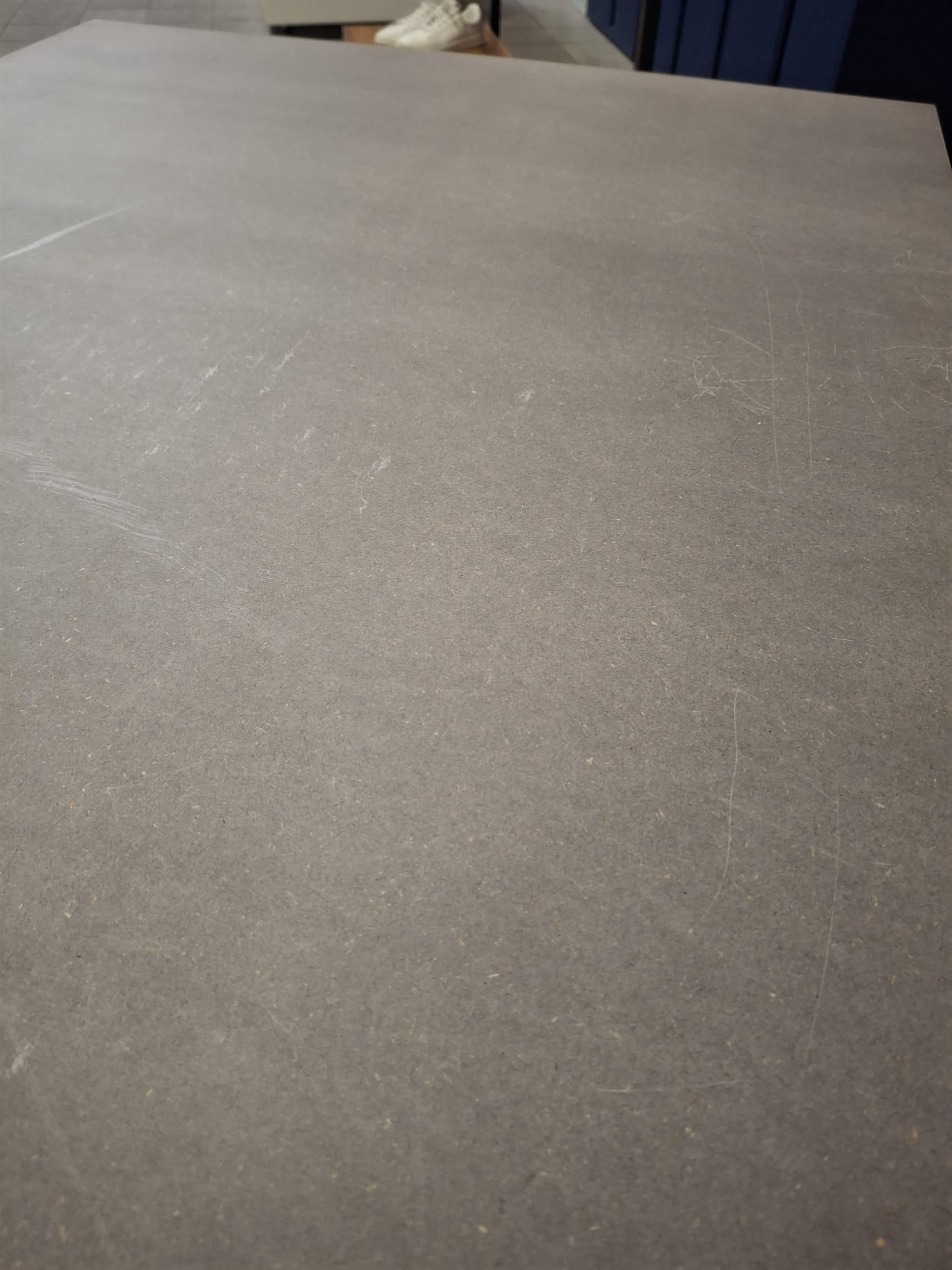Table de présentation avec caisson tiroirs - H85xL100cm