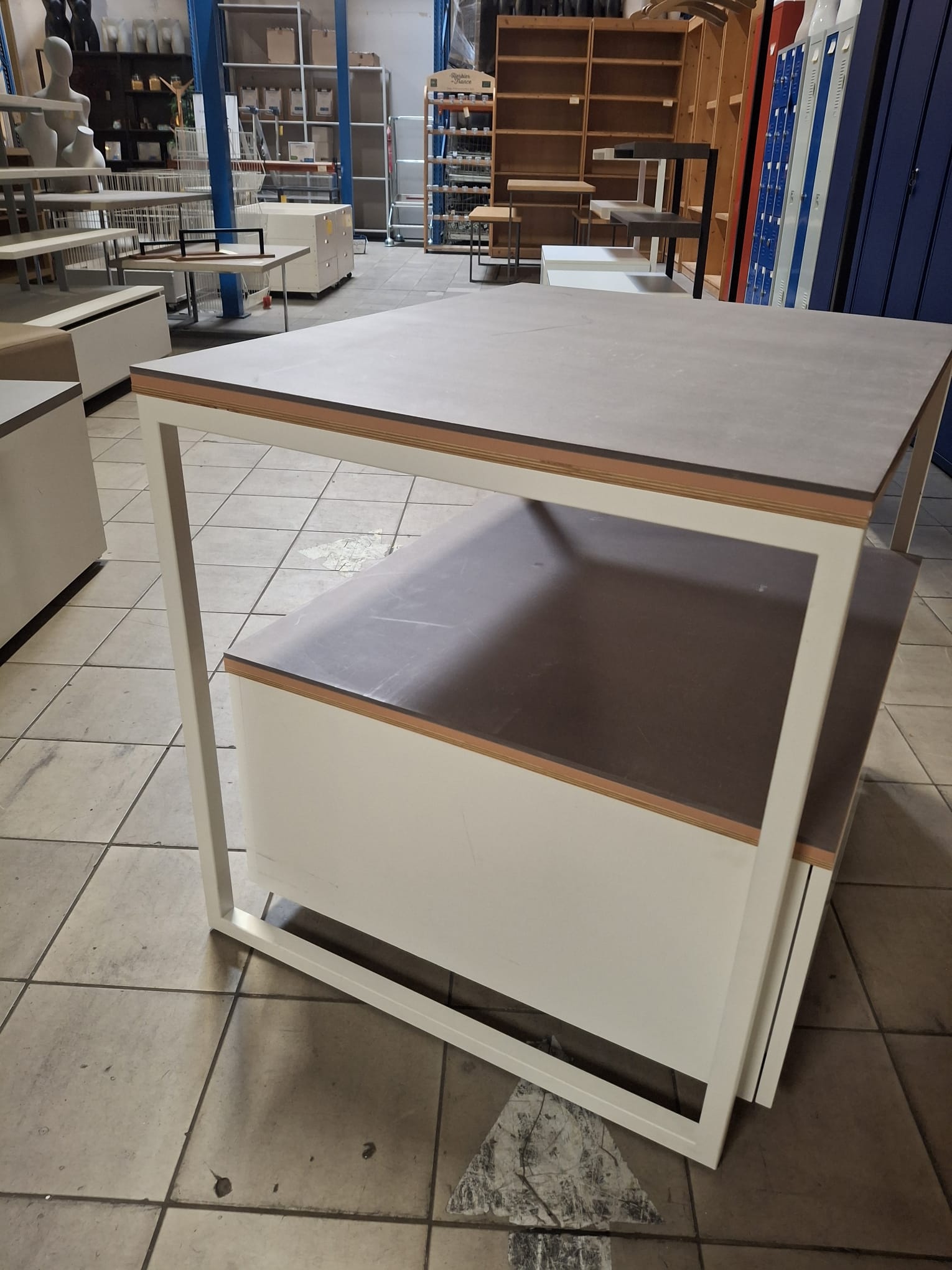Table de présentation avec caisson tiroirs - H85xL100cm