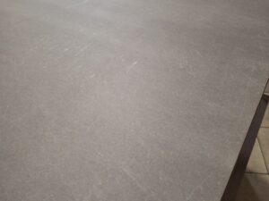 Table de présentation avec caisson tiroirs – H85xL100cm