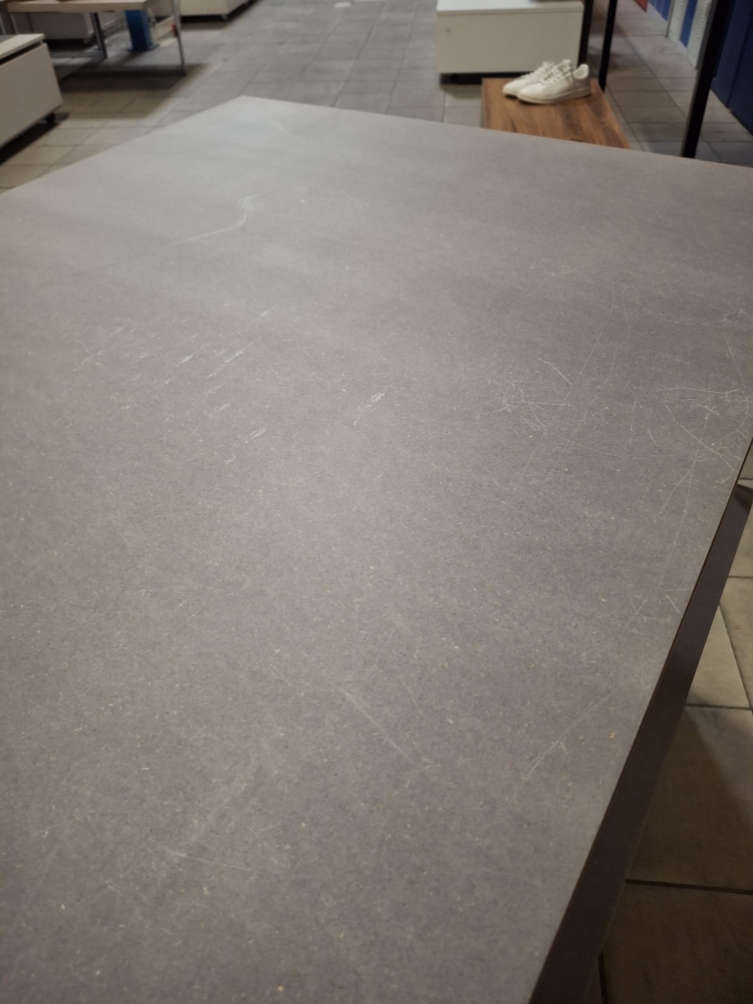 Table de présentation avec caisson tiroirs - H85xL100cm