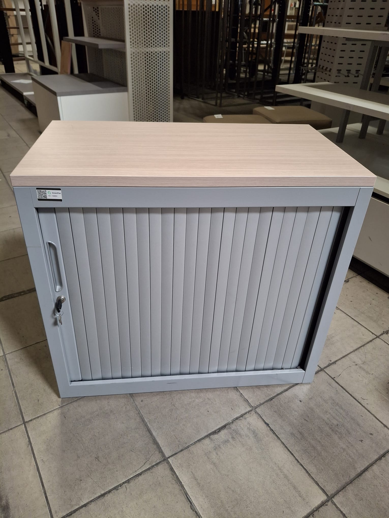 Armoire basse de bureau avec clé - Métal gris et plateau bois - H72xL80cm