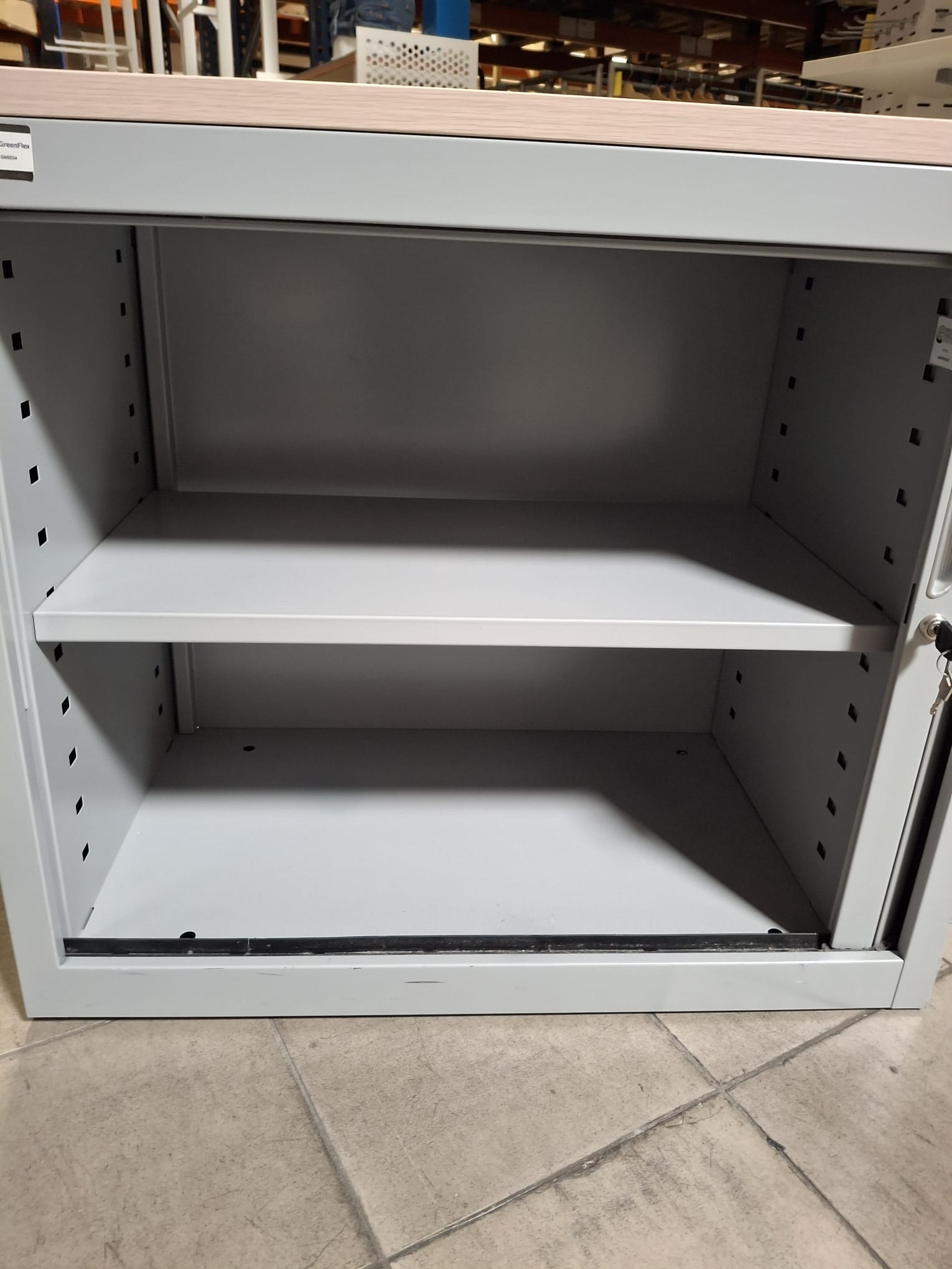 Armoire basse de bureau avec clé - Métal gris et plateau bois - H72xL80cm