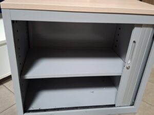 Armoire basse de bureau sans clé – Métal gris et plateau bois – H72xL80cm