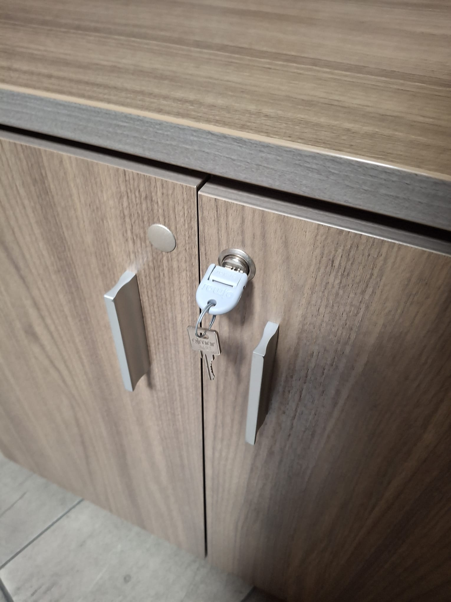 Armoire basse de bureau - Structure bois avec clé - H71xL80cm