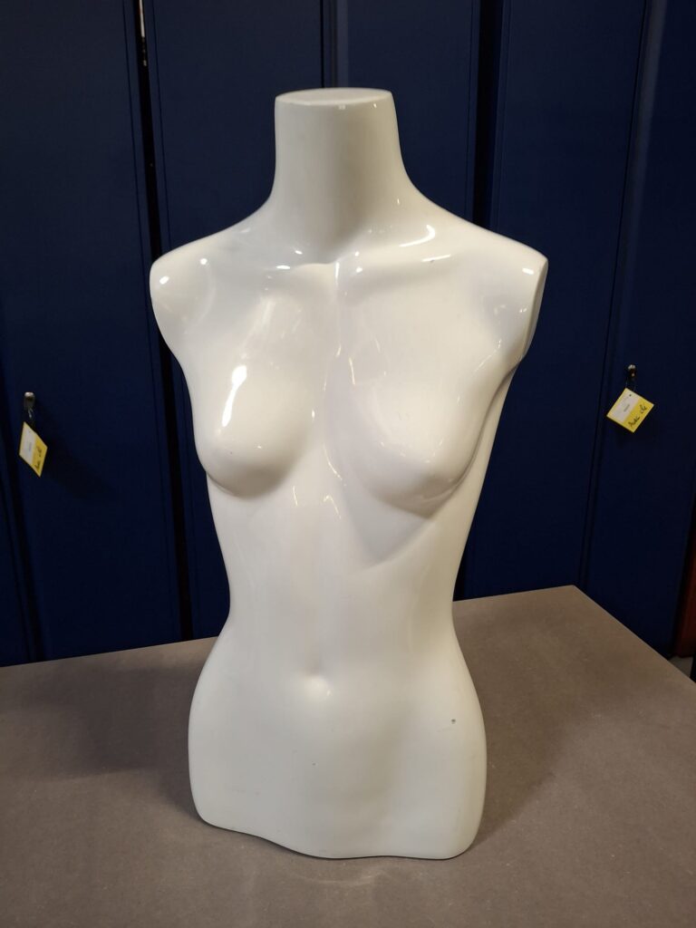 Buste femme – Fibre de verre blanc brillant – H69 cm