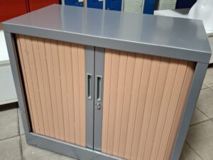 Armoire basse de bureau – Métal gris avec tablette intérieure – H70xL80cm