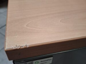 Armoire basse de bureau – Métal gris et plateau bois – H72xL80cm