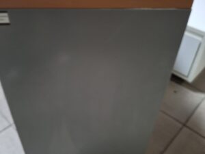 Armoire basse de bureau – Métal gris et plateau bois – H72xL80cm