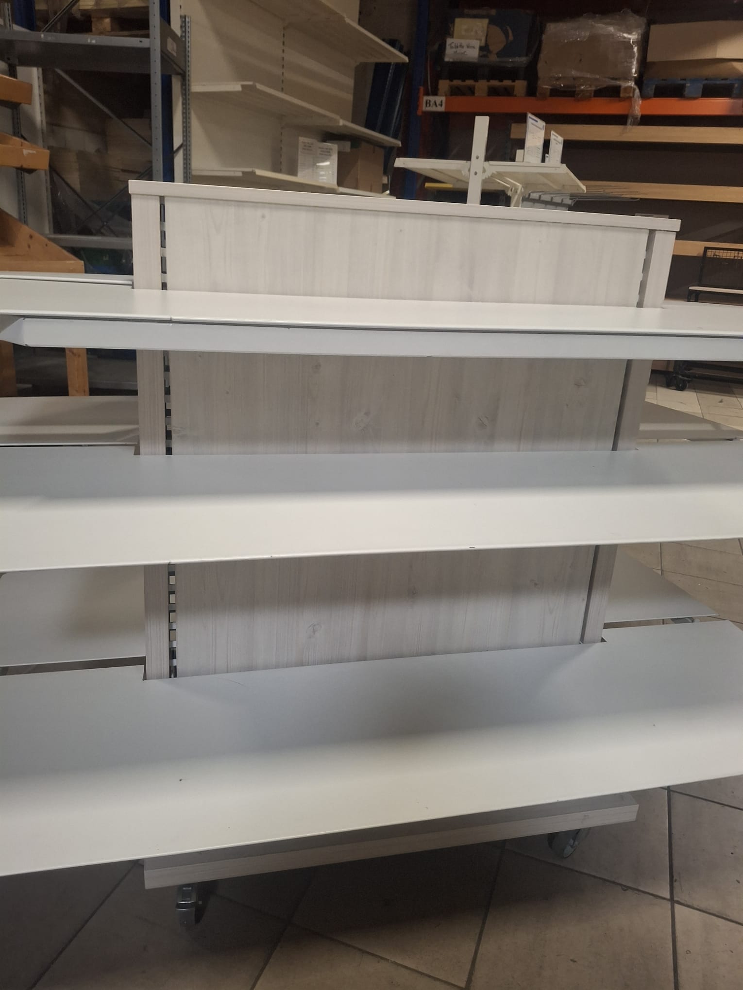 Gondole centrale de magasin - 3 niveaux sur roulettes - H116xL152xP87cm