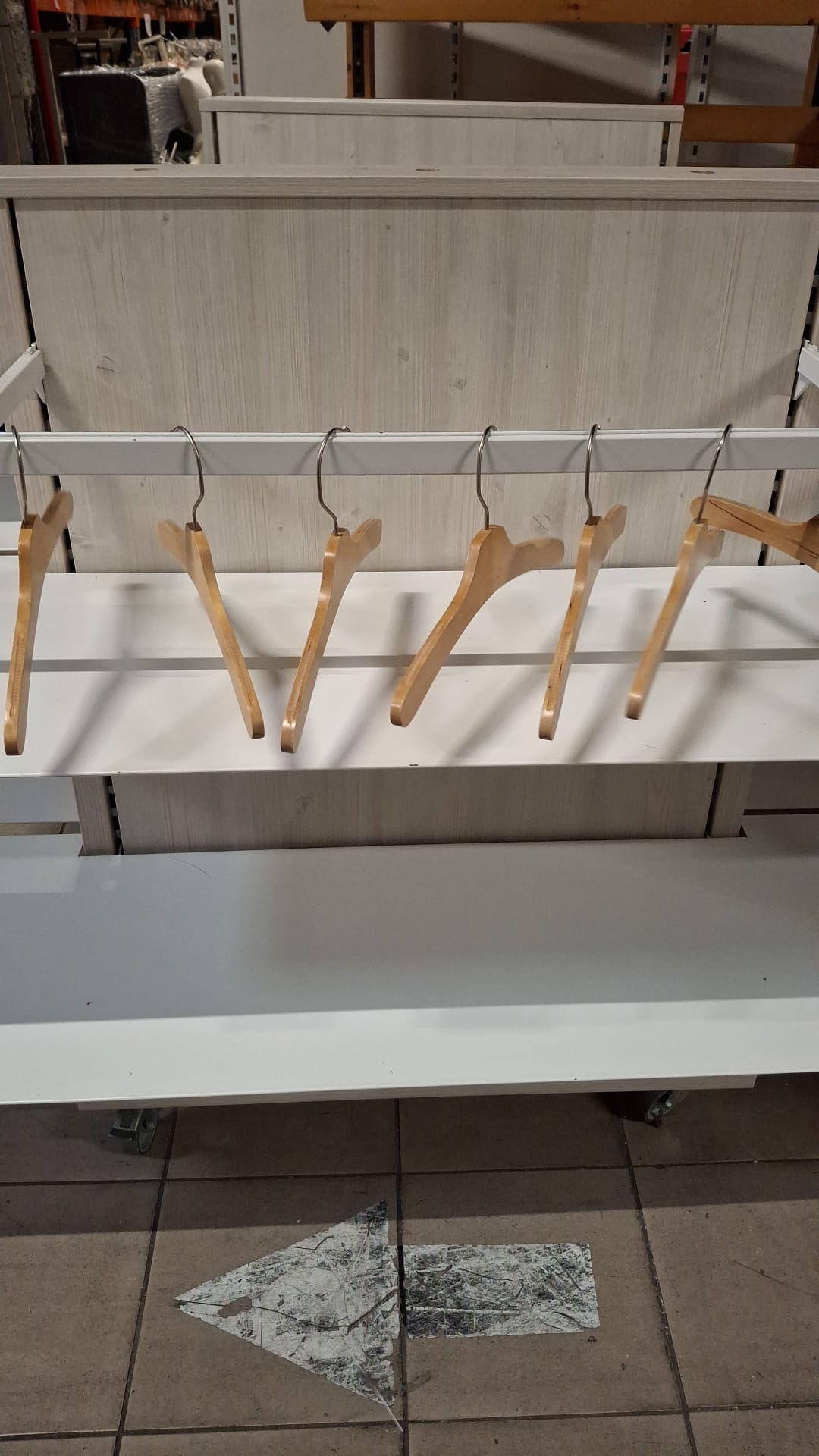 Gondole centrale de magasin - 3 niveaux sur roulettes - H116xL152xP87cm