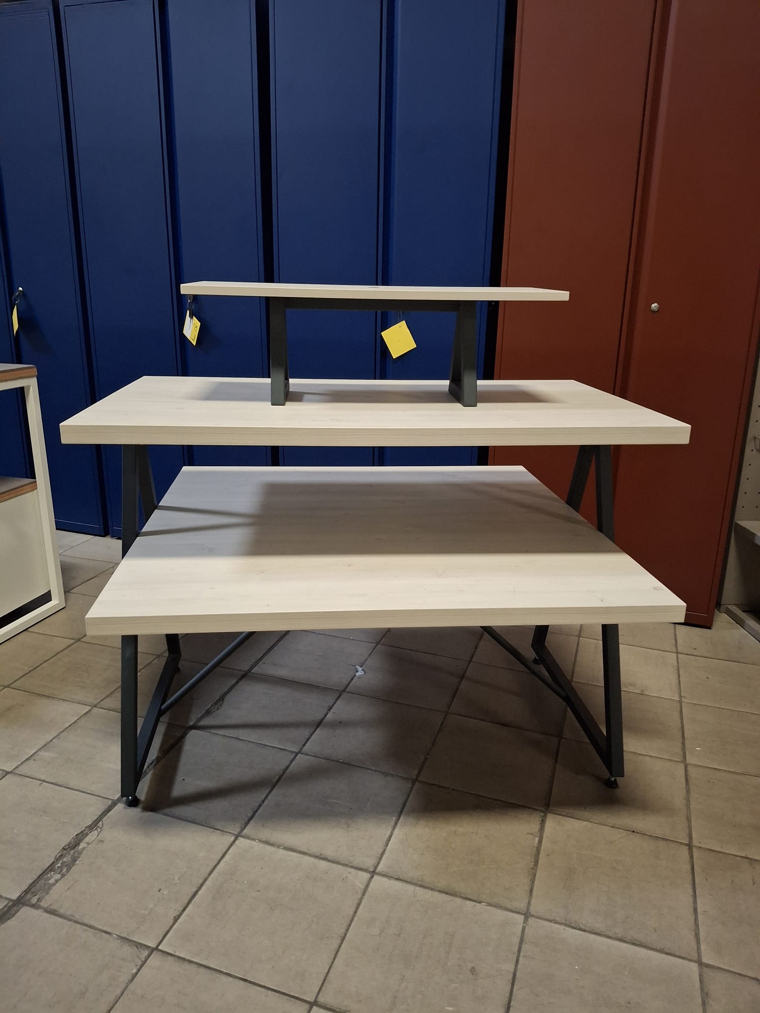 Table de présentation 3 niveaux - Bois et Métal - H113xL120cm