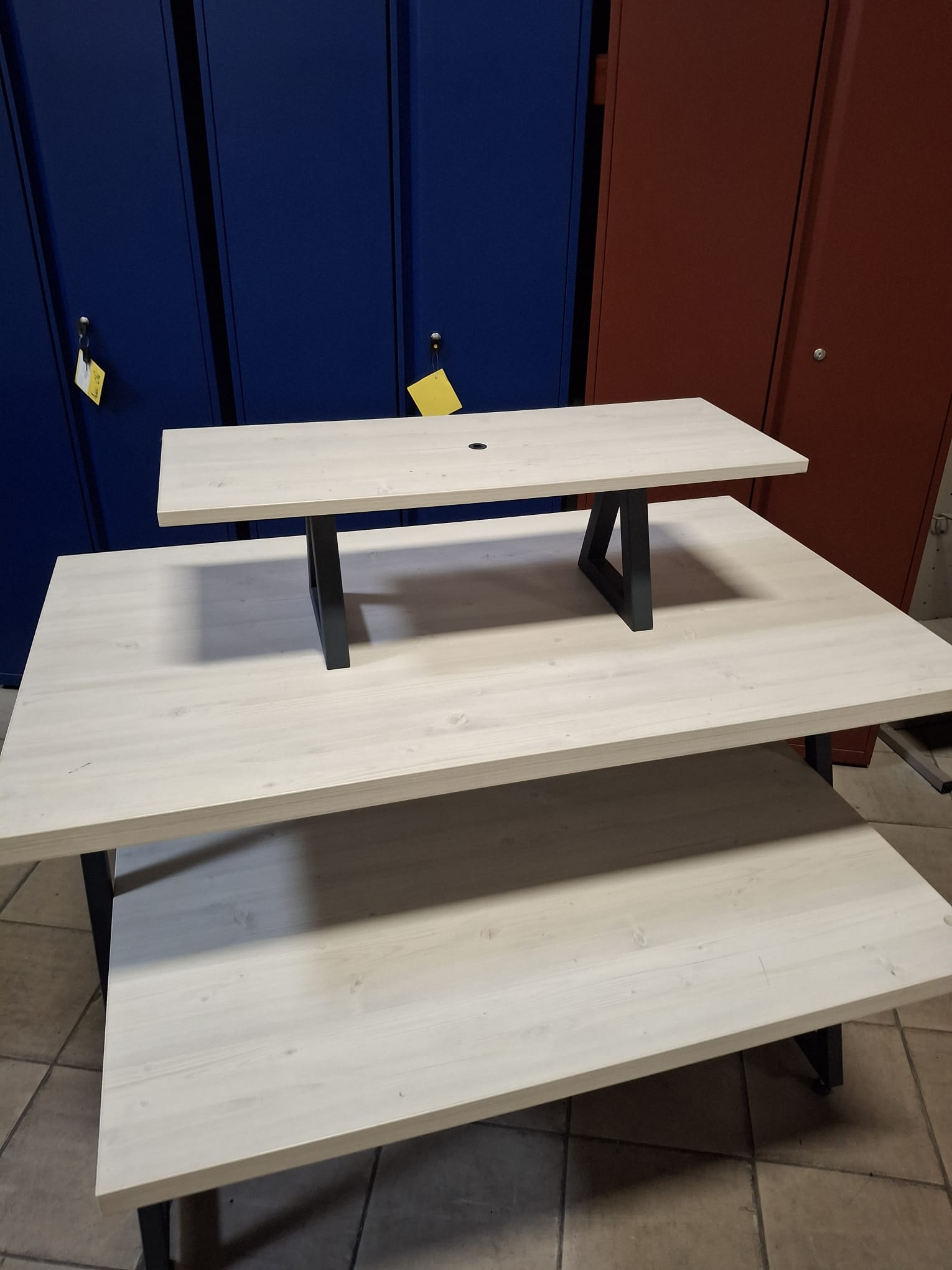 Table de présentation 3 niveaux - Bois et Métal - H113xL120cm