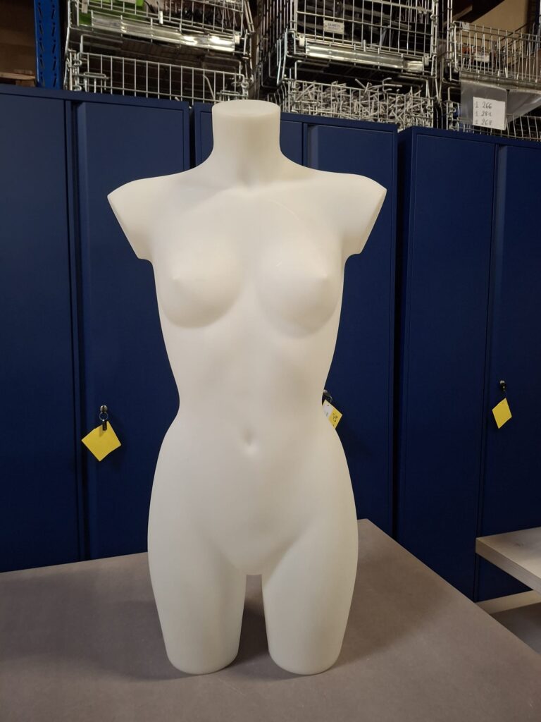Mannequin buste femme demi-cuisse antichoc – PVC blanc – H87cm