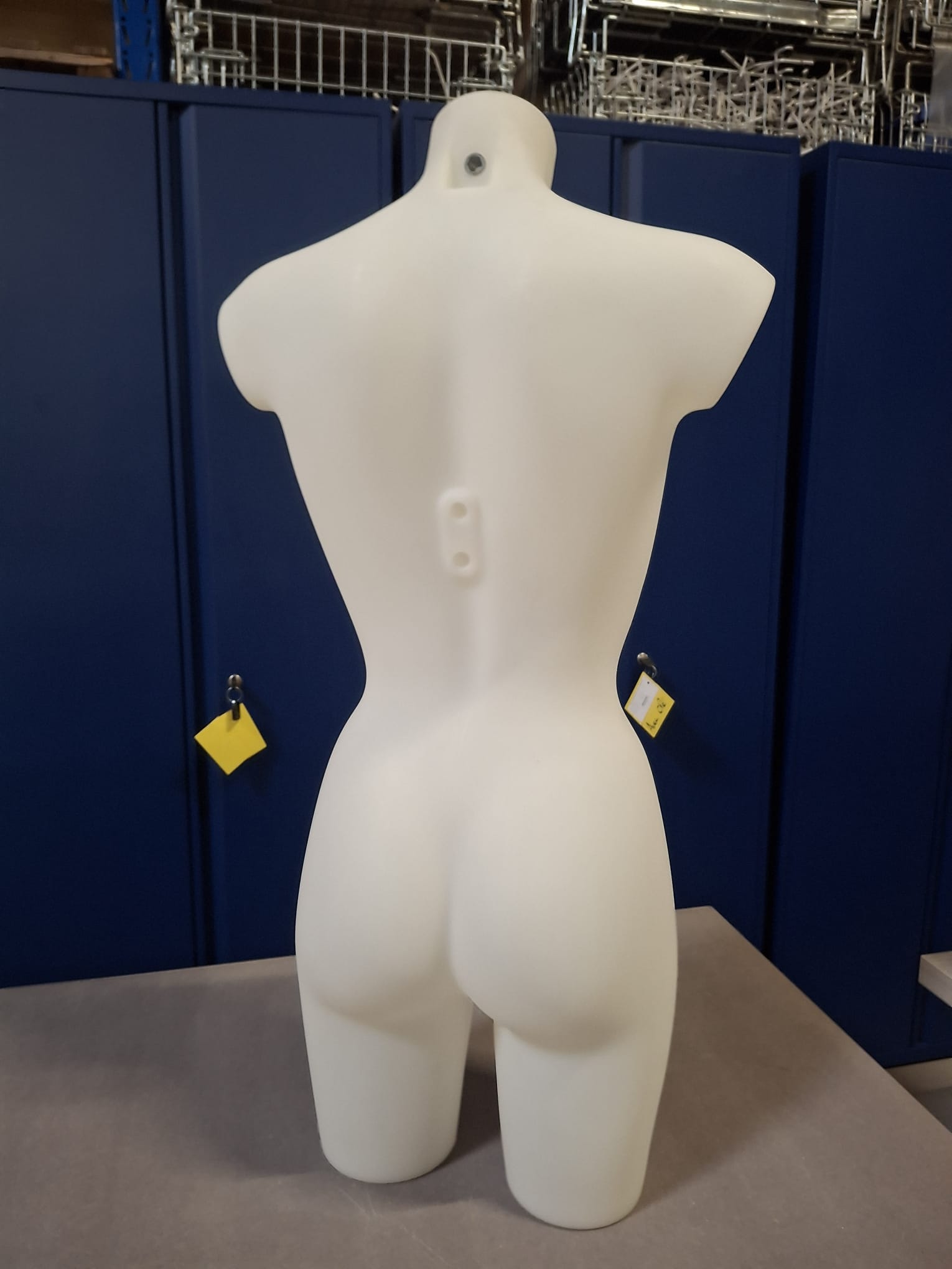 Mannequin buste femme demi-cuisse antichoc – PVC blanc – H87cm