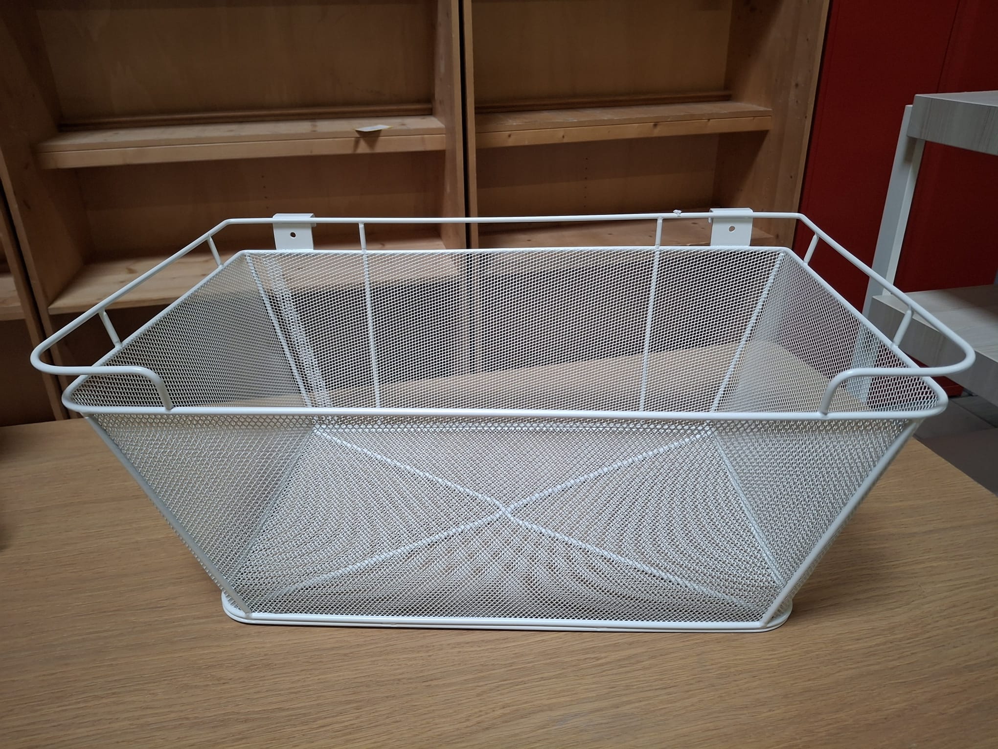 Panier grille métallique blanc – L60 x P37 x H25,5 cm – À poser ou fixer sur barre – Image 3