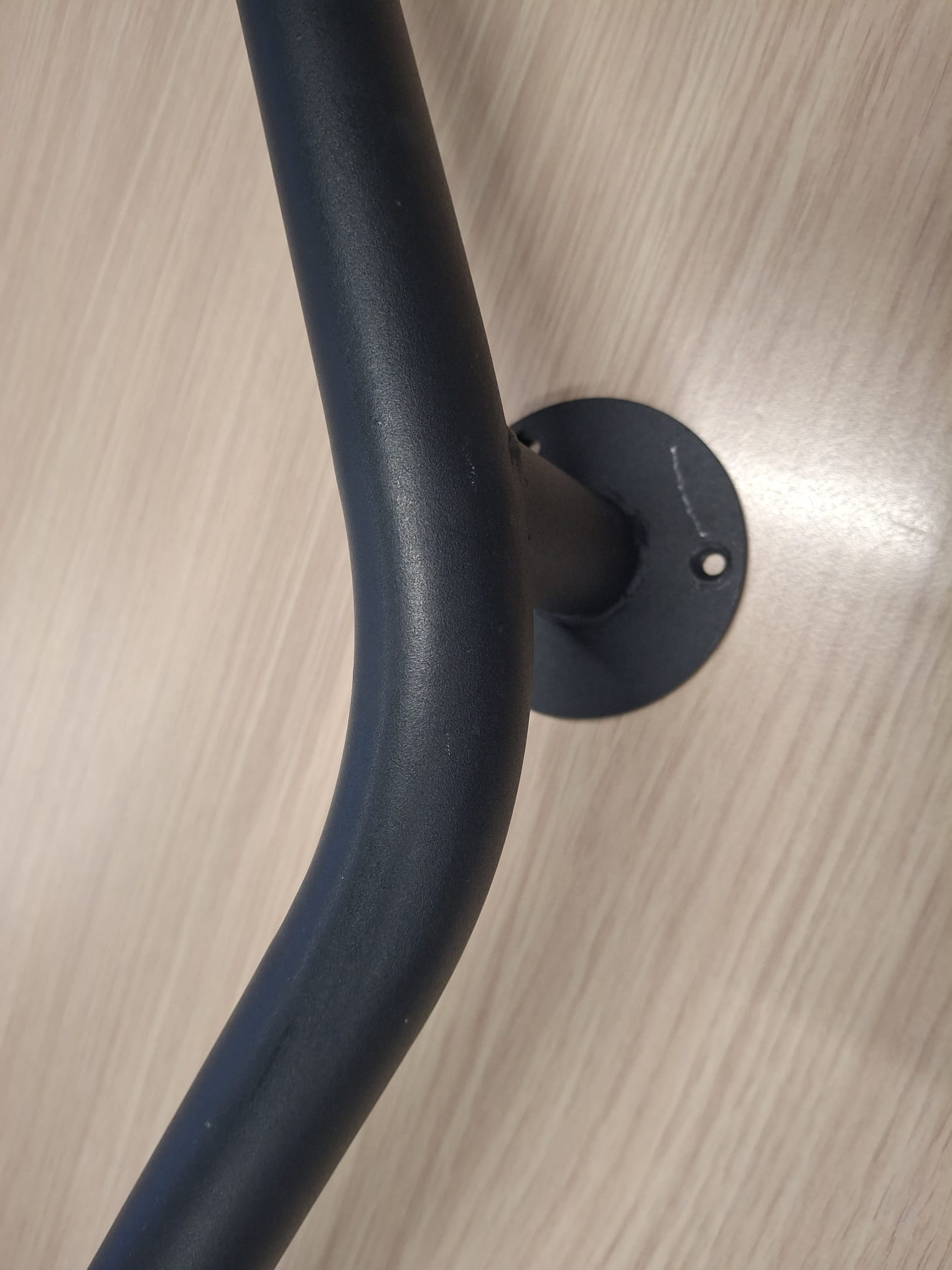 Barre d’appui métallique gris anthracite – L76 cm