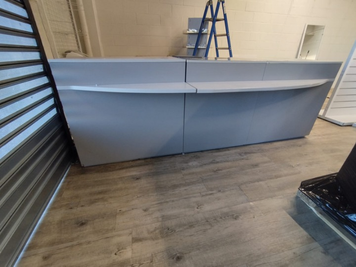 Comptoir d’accueil bois gris avec arrière comptoir – 280 x 90 x H97,5 cm