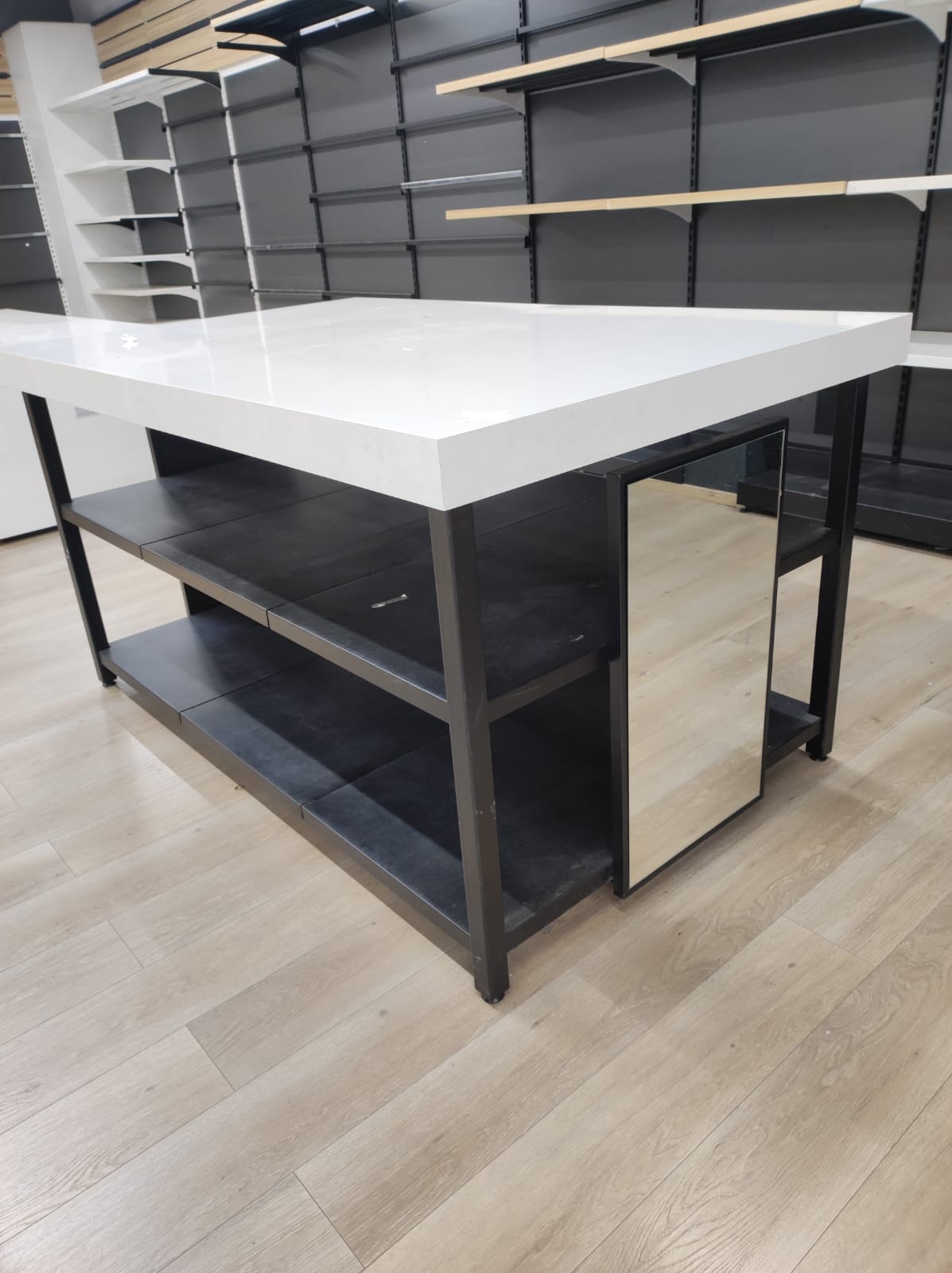 Table de présentation 3 niveaux avec miroirs - 130 x 210 x H111 cm