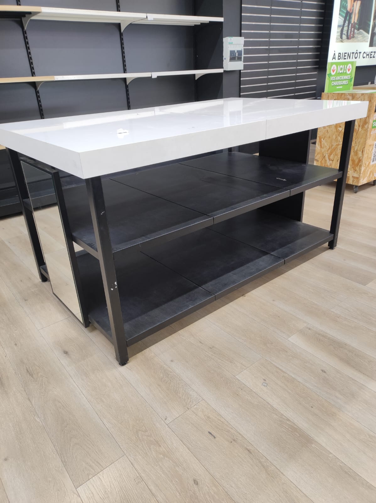 Table de présentation 3 niveaux avec miroirs - 130 x 210 x H111 cm