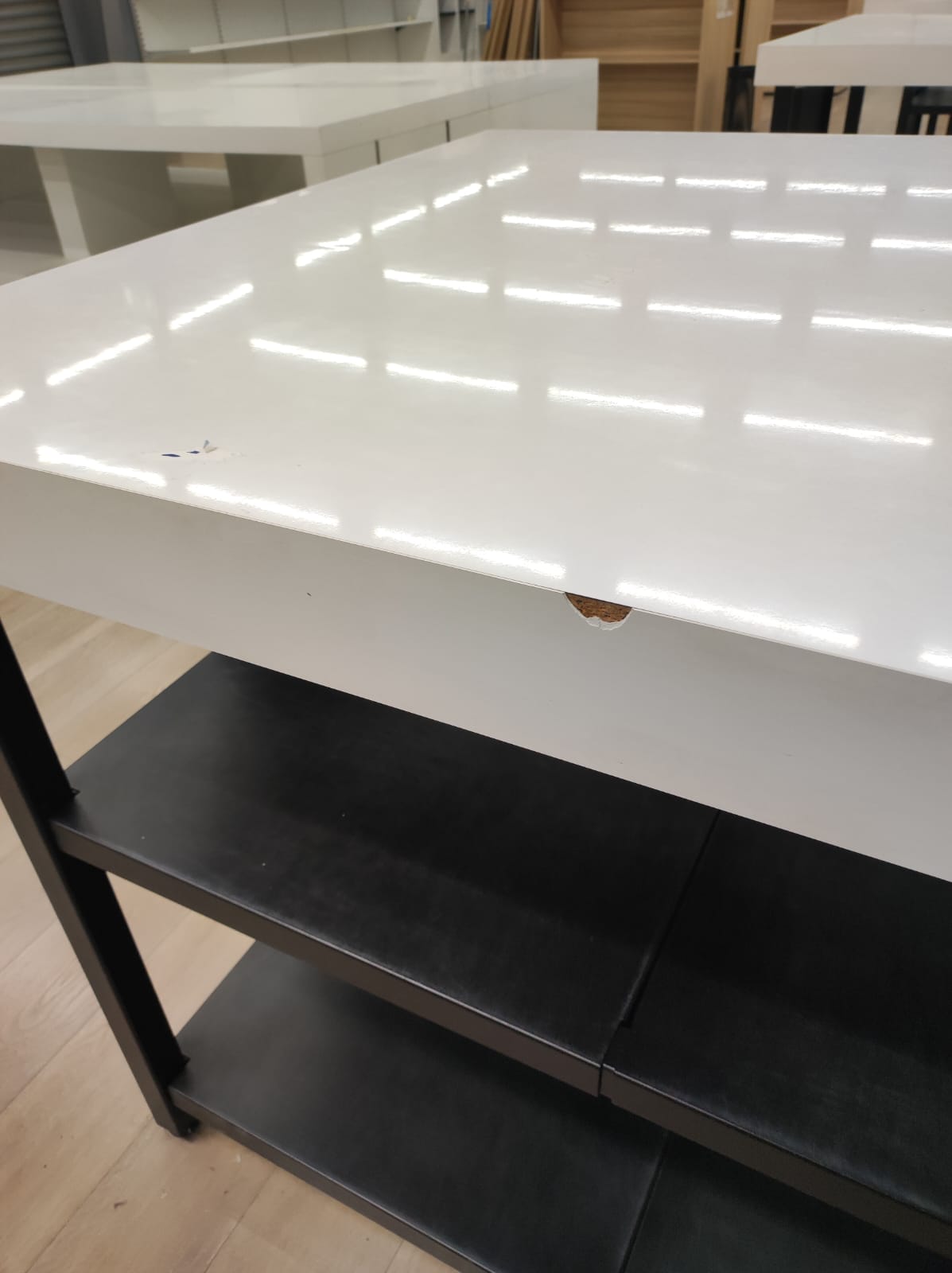 Table de présentation 3 niveaux avec miroirs - 130 x 210 x H111 cm