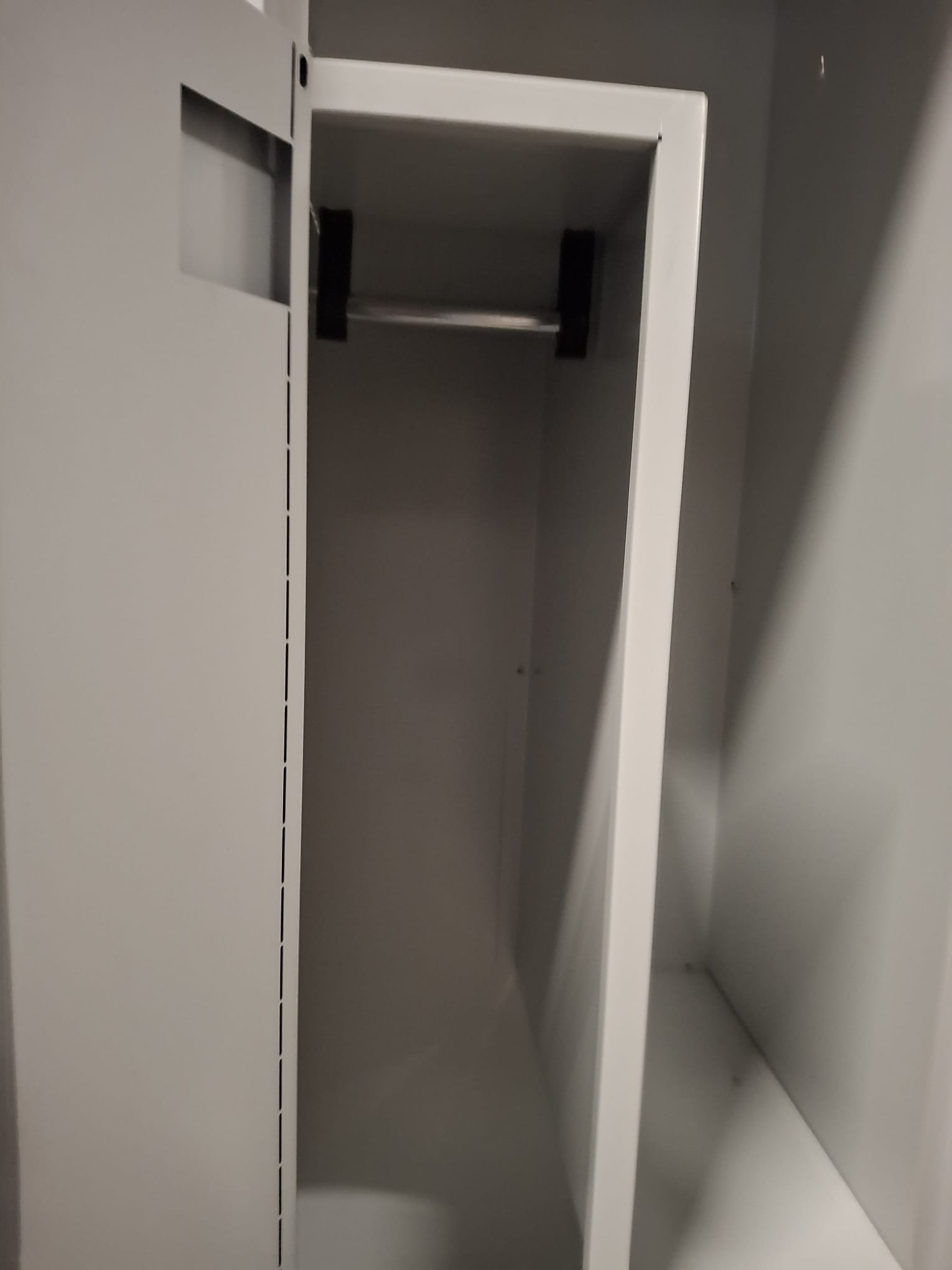 Vestiaire métallique 2 portes – Gris – H180 x L42 x P50 cm